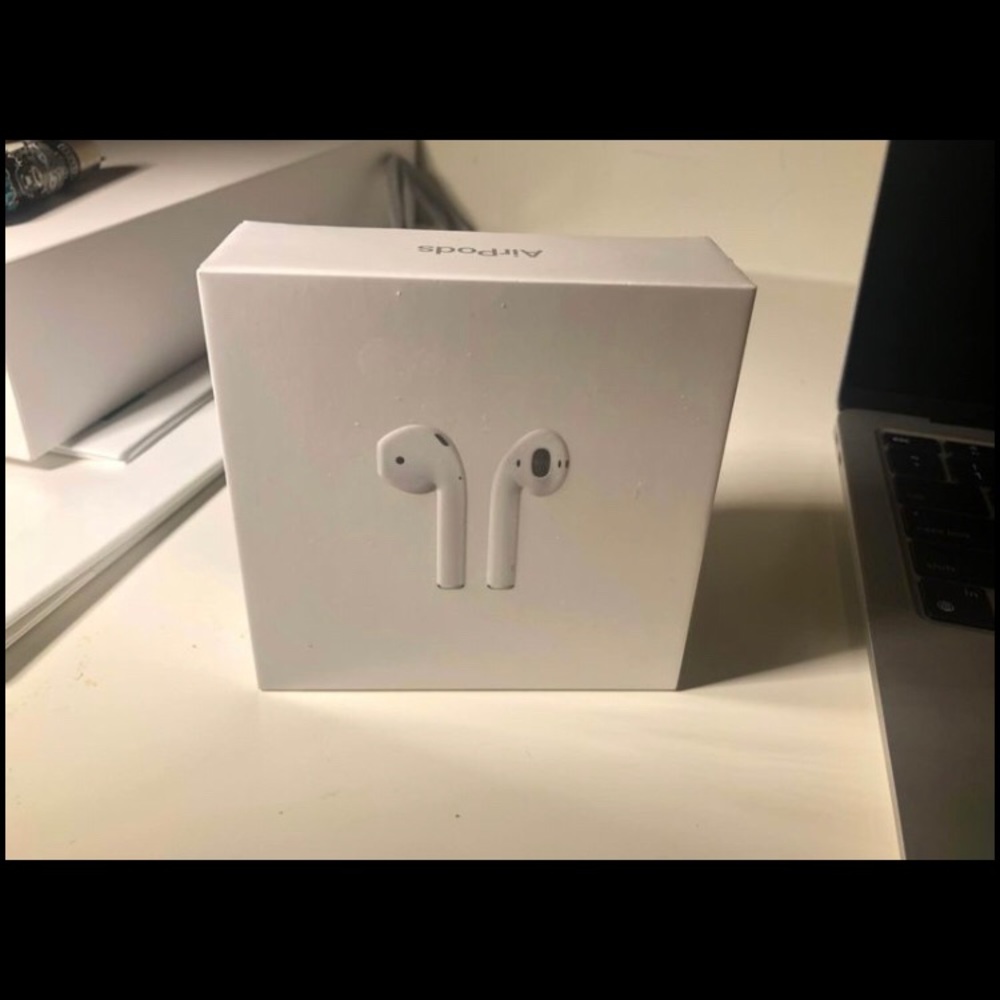 AIRPODS WITH CHARGING CASE! Totally new from APPLE - Picture 3 of 4